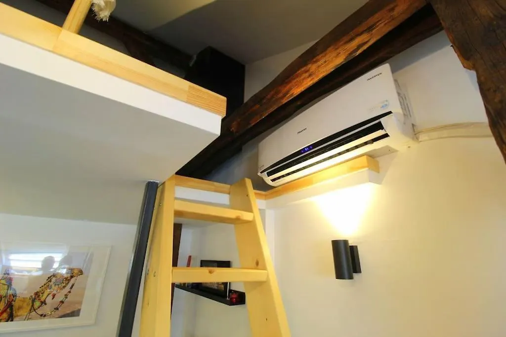 Tiny Bijou Apartment Varna